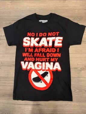 Teen Hearts No I Do Not Skate Tee Men’s Size Small